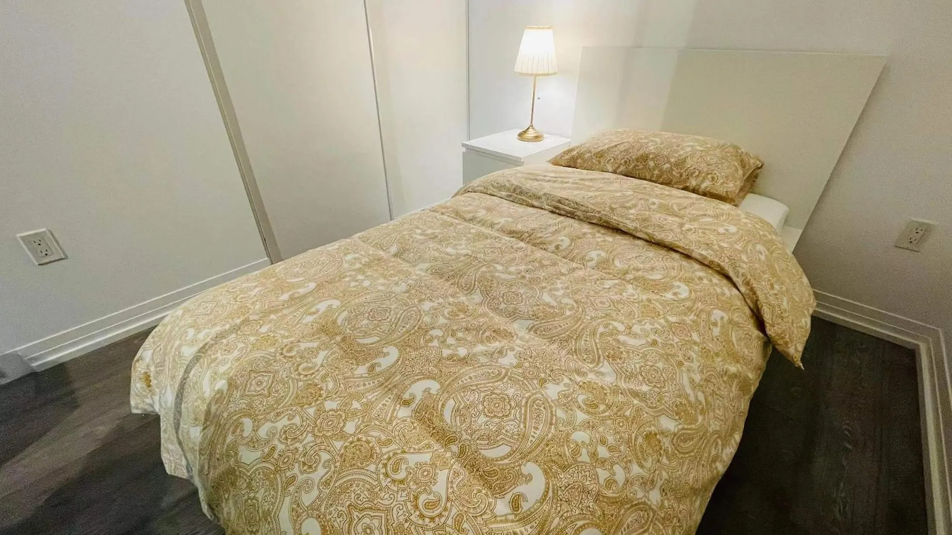 Stunning Suite In Heart Of Downtown Toronto J1