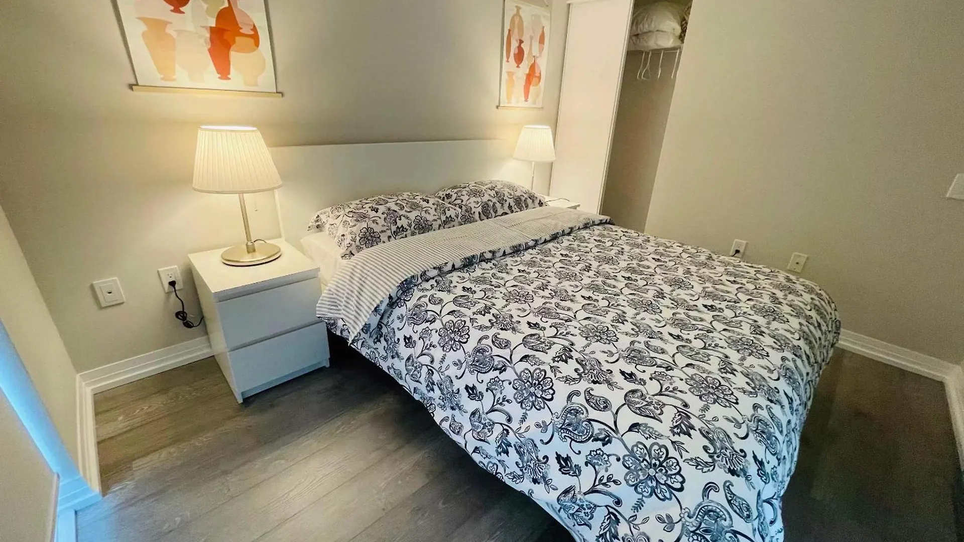 Stunning Suite In Heart Of Downtown Toronto J1 0*,  カナダ